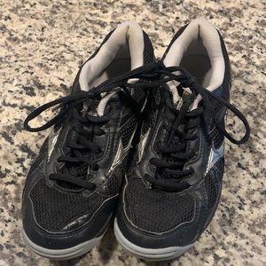 Volleyball shoes